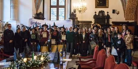 Powiększ grafikę: harry-potter-puchar-szkol-670427.jpg