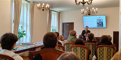 Powiększ grafikę: klasa-prawno-dyplomatyczna-w-warszawie-693915.jpg