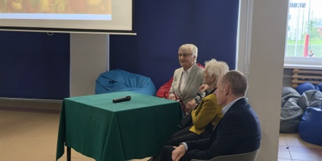 Powiększ grafikę: lekcja-otwarta-o-dniu-sybiraka-639225.jpg