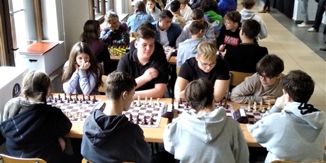 Powiększ grafikę: mistrzostwa-gdanska-w-szachach-druzynowych-mamy-srebro-652368.jpg