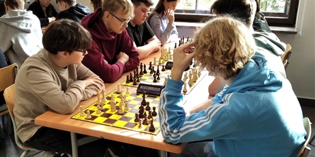 Powiększ grafikę: mistrzostwa-gdanska-w-szachach-druzynowych-mamy-srebro-652369.jpg