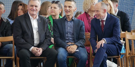 Powiększ grafikę: pozegnanie-absolwentow-613019.jpg