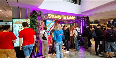 Powiększ grafikę: salon-maturzystow-w-gdansku-710841.jpg