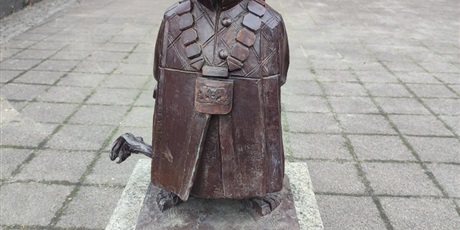 Powiększ grafikę: uroczysta-lekcja-edukacji-obywatelskiej-w-siedzibie-rady-miasta-680065.jpg