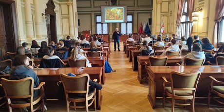 Powiększ grafikę: uroczysta-lekcja-edukacji-obywatelskiej-w-siedzibie-rady-miasta-680070.jpg