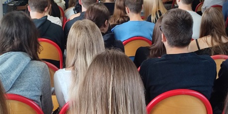 Powiększ grafikę: uroczysta-lekcja-z-okazji-ken-646843.jpg