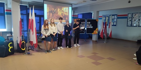 Powiększ grafikę: uroczysta-lekcja-z-okazji-ken-646844.jpg