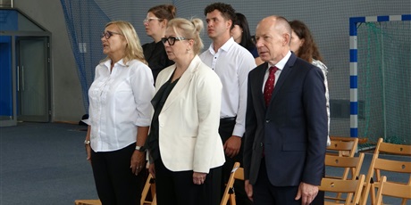 Powiększ grafikę: uroczyste-rozpoczecie-roku-szkolnego-710818.jpg