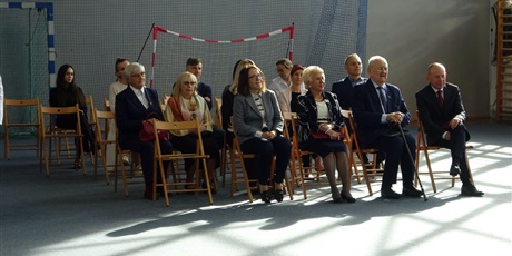Powiększ grafikę: uroczyste-slubowanie-uczniow-klas-pierwszych-714464.jpg