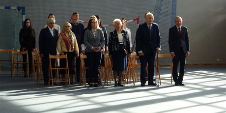 Powiększ grafikę: uroczyste-slubowanie-uczniow-klas-pierwszych-714473.jpg