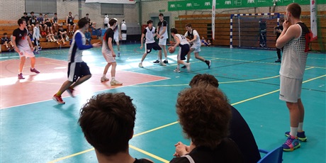 Powiększ grafikę: vii-lo-trzecia-druzyna-gdanska-w-koszykowce-chlopcow-680930.jpg