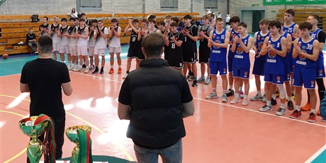 Powiększ grafikę: vii-lo-trzecia-druzyna-gdanska-w-koszykowce-chlopcow-680931.jpg