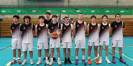 Powiększ grafikę: vii-lo-trzecia-druzyna-gdanska-w-koszykowce-chlopcow-680933.jpg