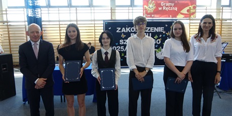 Powiększ grafikę: zakonczenie-roku-szkolnego-w-vii-lo-707110.jpg